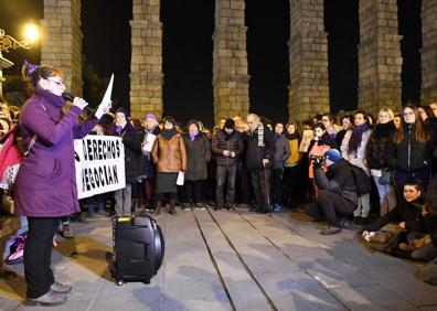 Imagen secundaria 1 - Manifestaciones feminsitas en varios lugares de España. 