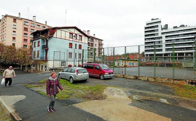 Parcela de Txomin Enea donde se levantará la primera cooperativa en alquiler, o VPO en régimen de cesión de uso.