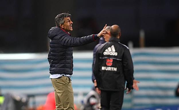 Imanol Alguacil da instrucciones durante el choque. 