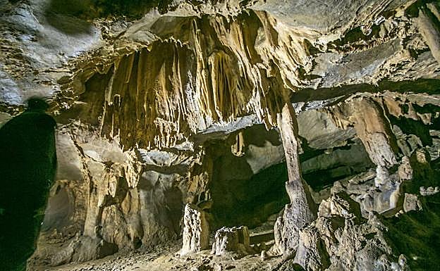 Formas geológicas en Hornos de la Peña. / ANDRÉS FERNÁNDEZ