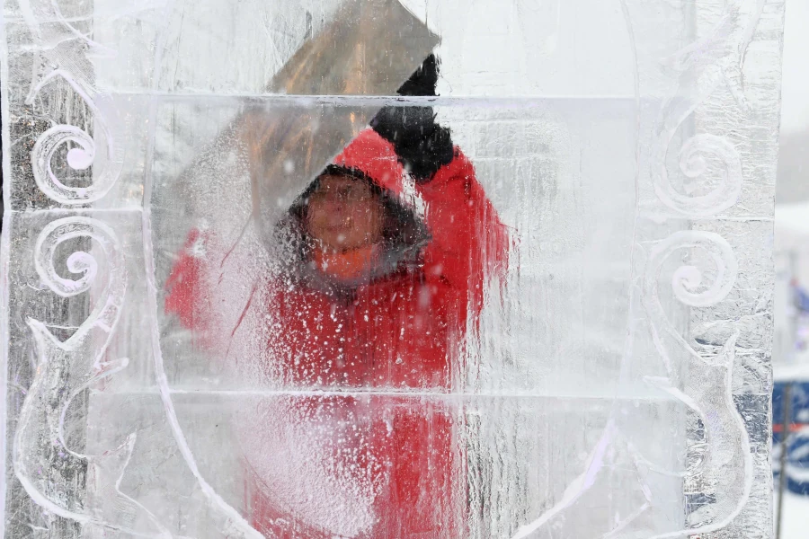 Los mejores escultores internacionales se dan cita en la XXVIII edición del Concurso Internacional de esculturas de hielo Valloire-Galibier en Valloire, Francia. Estas obras de arte efímeros recorren la ciudad, al alcance de todos. 