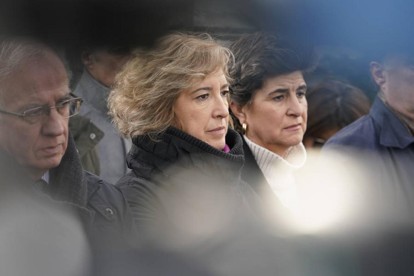 Ofrenda floral a Gregorio Ordóñez en el cementerio de Polloe cuando se cumplen 24 años de su asesinato a manos de ETA. 