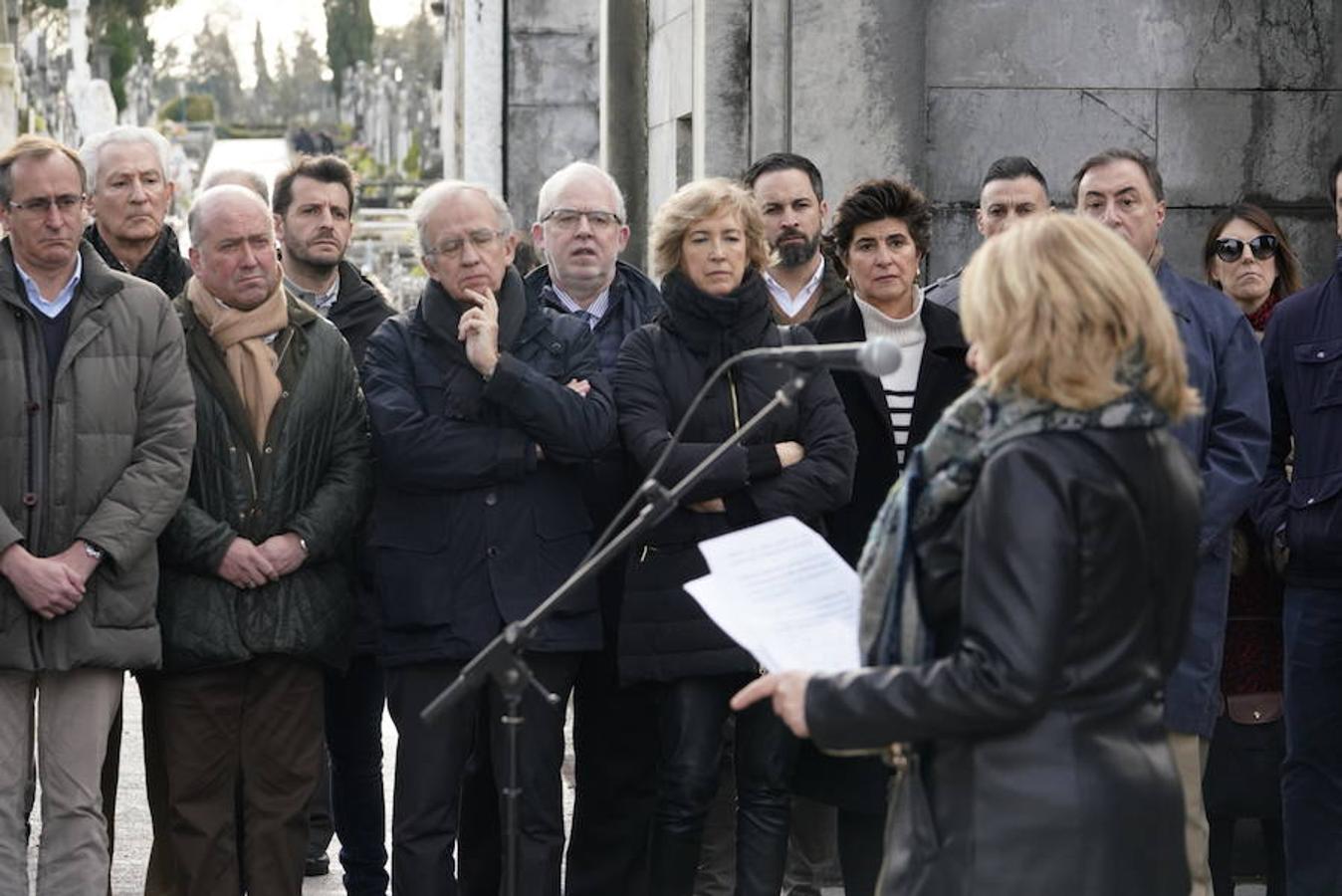 Ofrenda floral a Gregorio Ordóñez en el cementerio de Polloe cuando se cumplen 24 años de su asesinato a manos de ETA. 