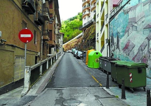La calle Gabolats de Soraluze, donde ayer tuvo lugar la agresión machista.