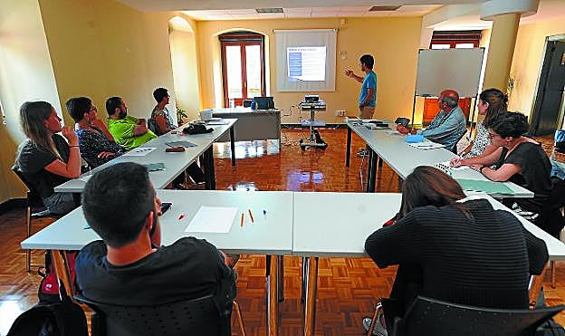 Lección. El palacio Markeskua cuenta con salas con diferente capacidad para acoger cursos reducidos o más amplios.
