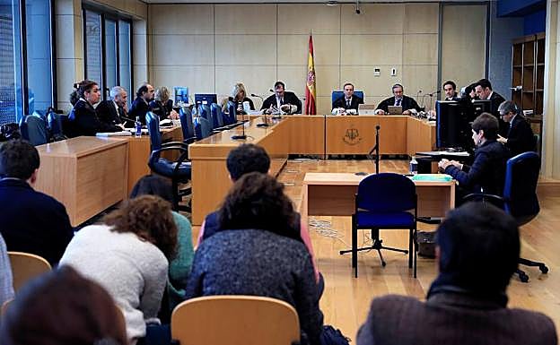 La Sala de Apelación de la Audiencia Nacional ha celebrado este miércoles la vista de los recursos contra la resolución de este tribunal presentados por la Fiscalía y las defensas 