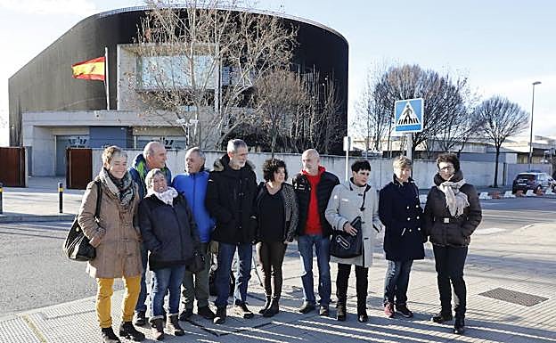 Familiares y amigos de los condenados, ante la Audiencia Nacional.