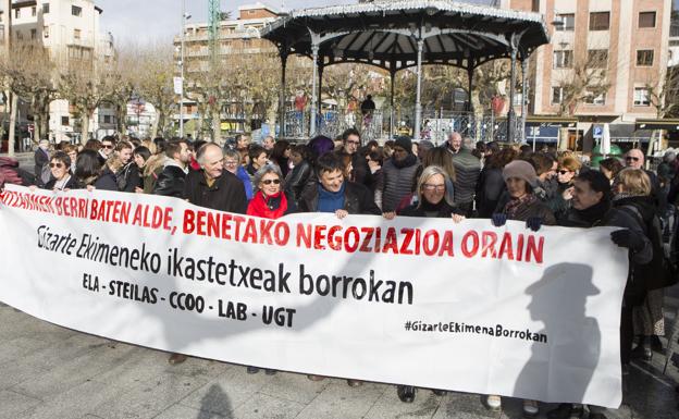 Concentracion de la enseñanaza concertada hace unos días en Irun. 