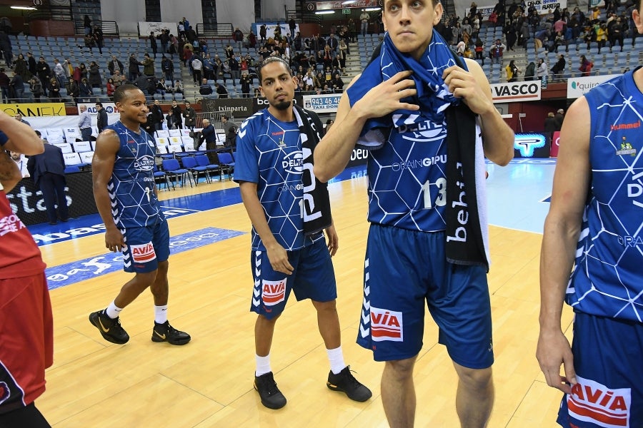 Fisac ha puesto a toda su artillería en pista: McCalebb, Seibutis, Okoye, Radovic y Fran Vázquez con la intención de mandar desde el inicio en el luminoso. 