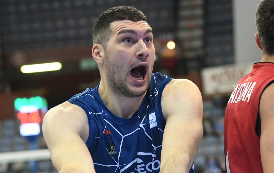 Fisac ha puesto a toda su artillería en pista: McCalebb, Seibutis, Okoye, Radovic y Fran Vázquez con la intención de mandar desde el inicio en el luminoso. 