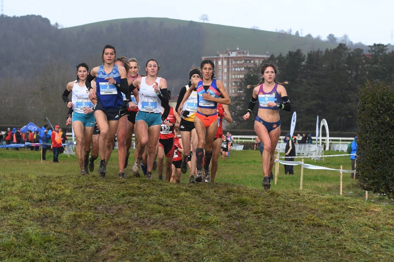 Infernal mañana en el hipódromo donostiarra, con poco público