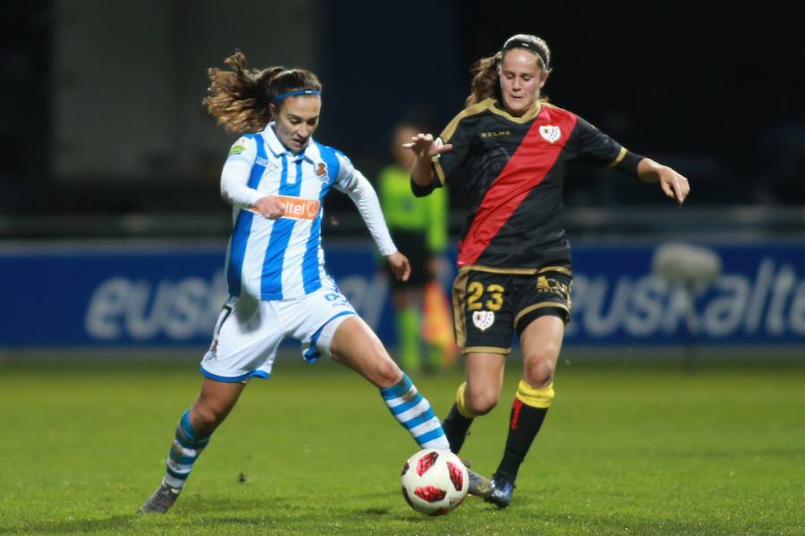 La Real femenina ha goleado este miércoles al Rayo Vallecano en Zubieta. El resultado final ha sido 4-0.