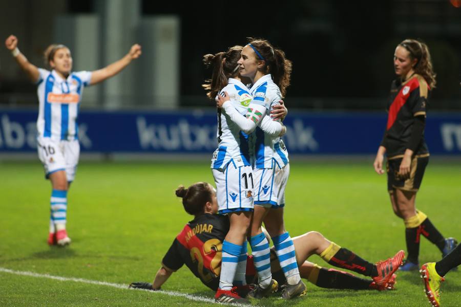 La Real femenina ha goleado este miércoles al Rayo Vallecano en Zubieta. El resultado final ha sido 4-0.