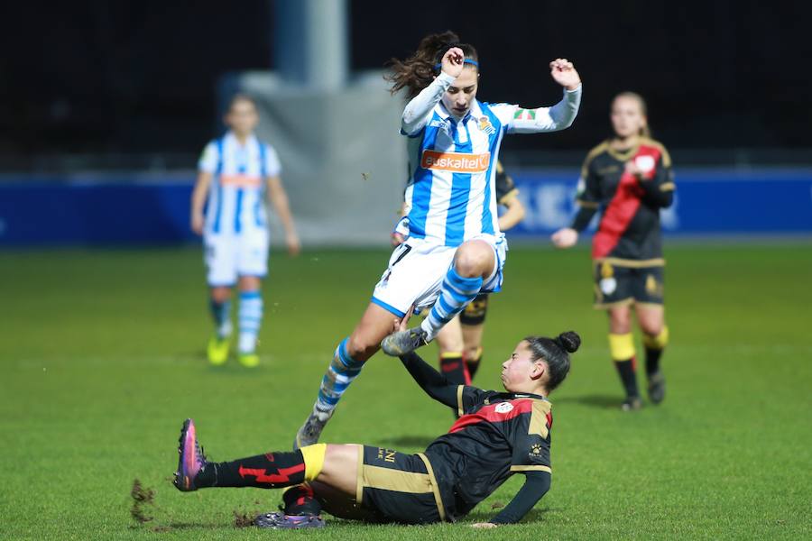 La Real femenina ha goleado este miércoles al Rayo Vallecano en Zubieta. El resultado final ha sido 4-0.