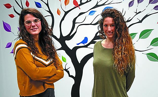 Comadronas del siglo XXI. Clara y Josune, en Magale Etxea, que al rato se llenaría de mujeres que se acompañan, paren y viven.