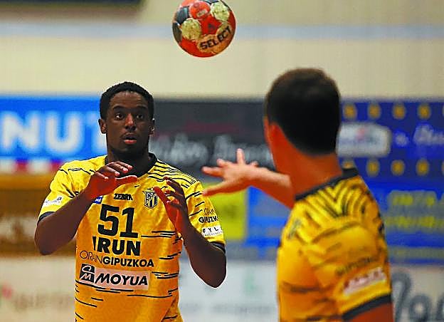 Seri será una de las bazas ofensivas del Bidasoa en el partido de esta tarde. 