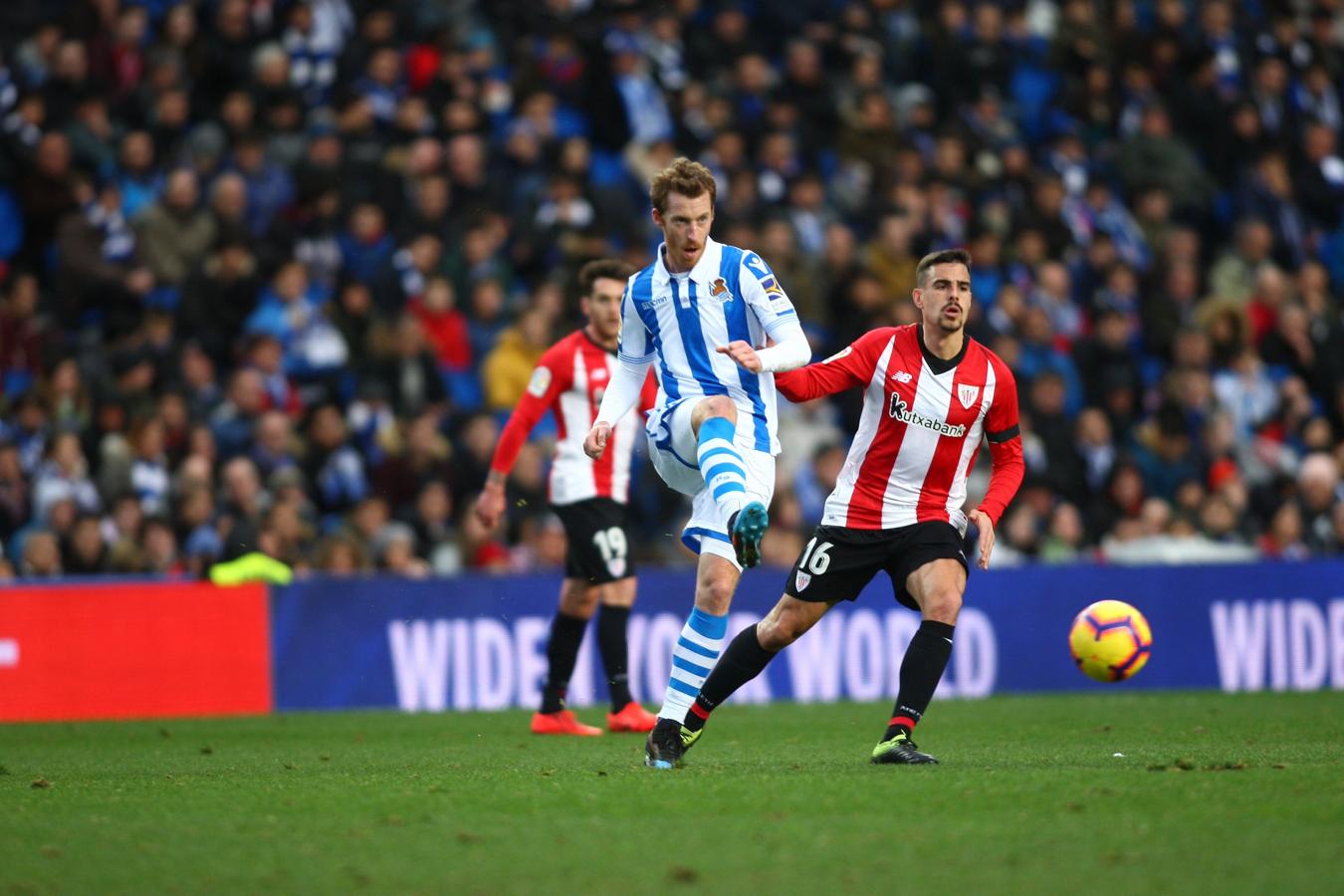 Las mejores imágenes del derbi entre la Real Sociedad y el Athletic en Anoeta. 