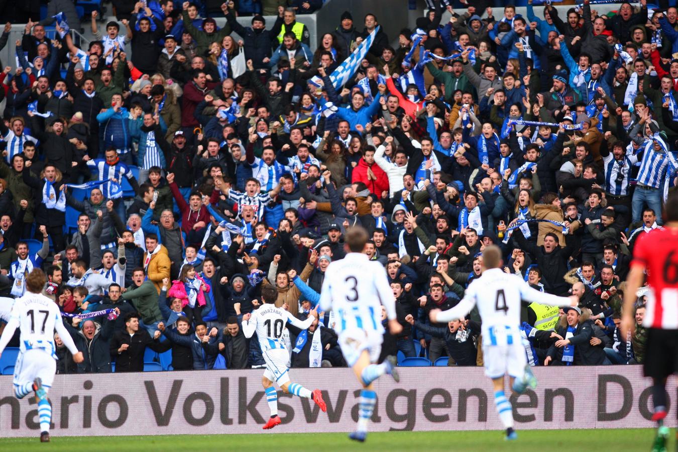 Las mejores imágenes del derbi entre la Real Sociedad y el Athletic en Anoeta. 