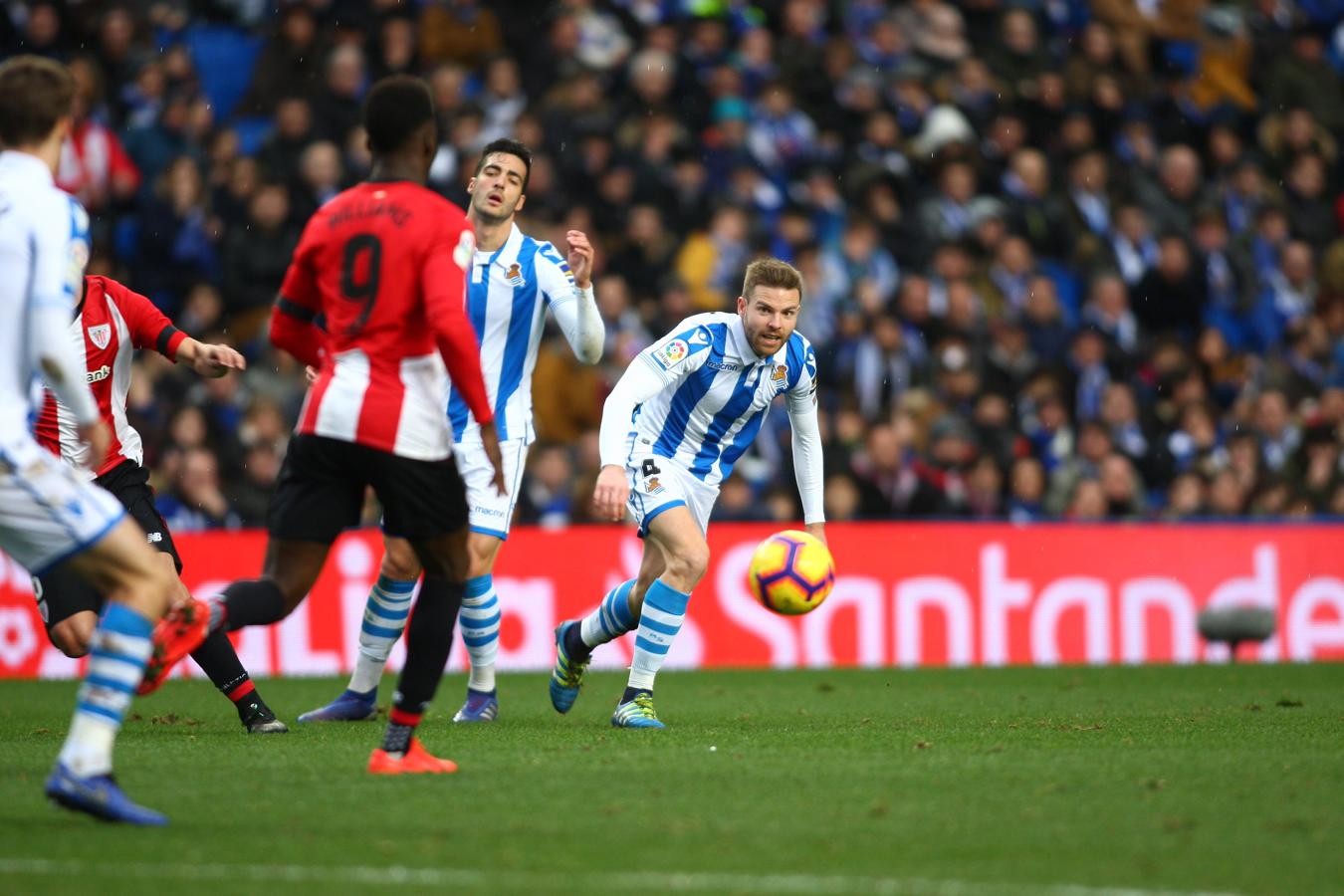 Las mejores imágenes del derbi entre la Real Sociedad y el Athletic en Anoeta. 