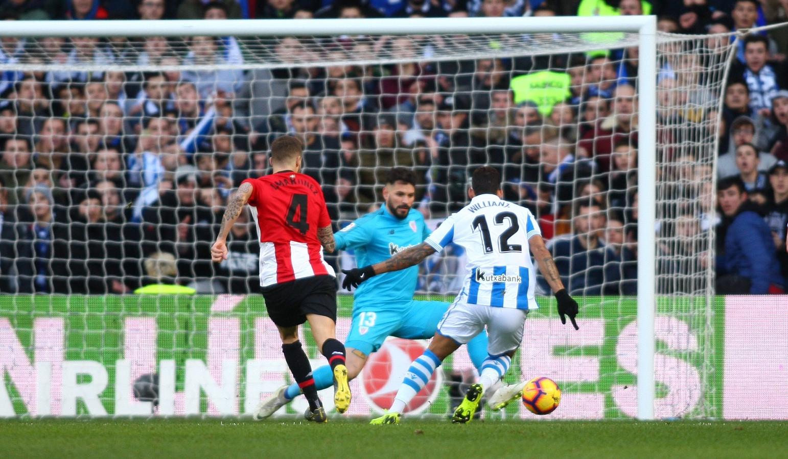 Las mejores imágenes del derbi entre la Real Sociedad y el Athletic en Anoeta. 