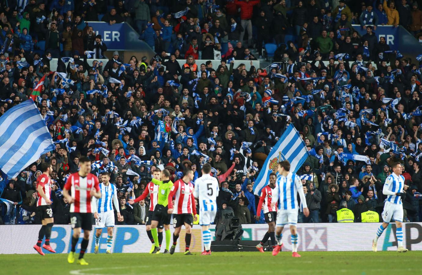 Las mejores imágenes del derbi entre la Real Sociedad y el Athletic en Anoeta. 
