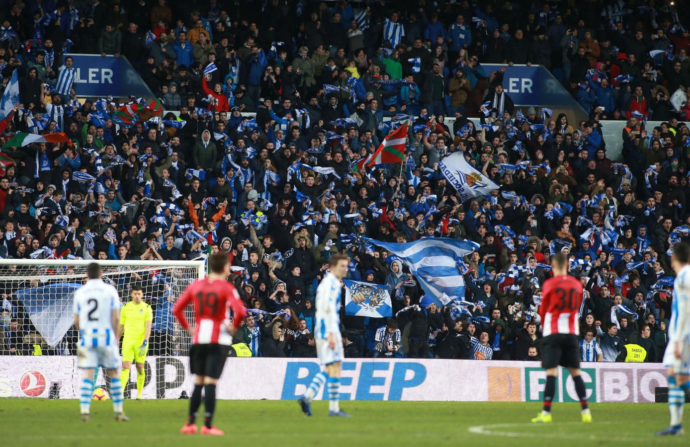 Las mejores imágenes del derbi entre la Real Sociedad y el Athletic en Anoeta. 