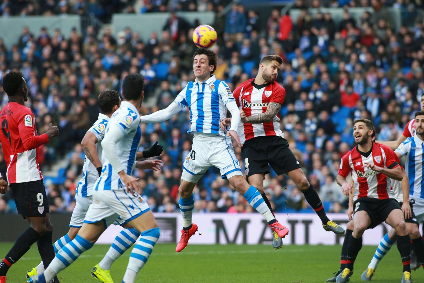 Las mejores imágenes del derbi entre la Real Sociedad y el Athletic en Anoeta. 
