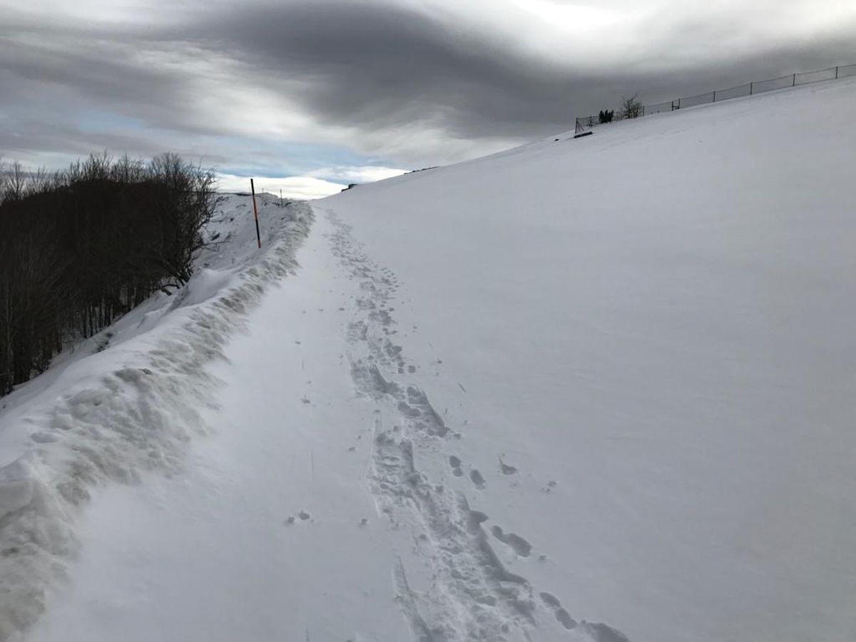 Los operarios se mostraron sorprendidos por la gran cantidad de nieve acumulada en los último kilómetros que une Lekunberri hasta San Miguel