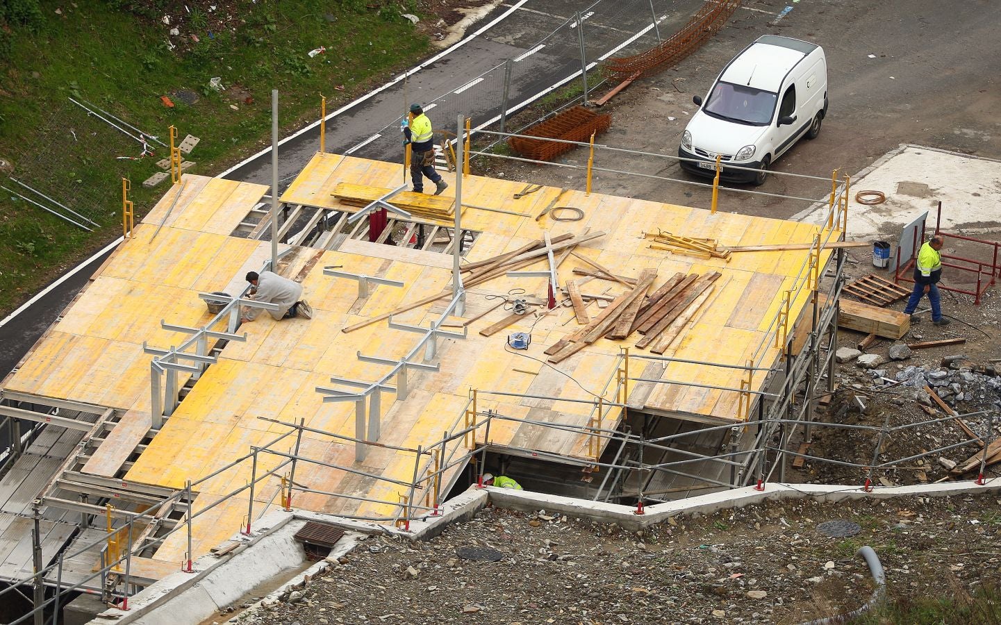 Fotos: Obras de construccion del ascensor de Morlans