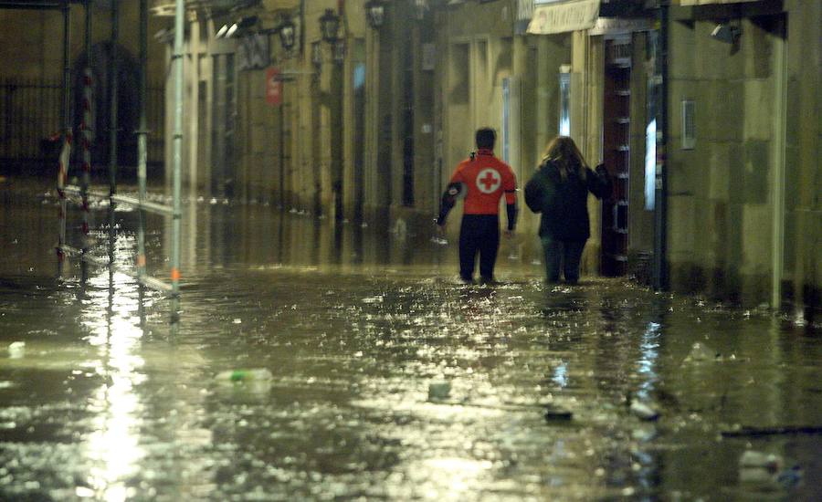 Se cumplen cinco años del 'Tsunami' que arrasó la costa guipuzcoana. Repasa las fotos de aquella jornada.