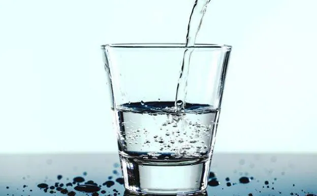 Descripción mejilla Sospechar De verdad necesitas beber 8 vasos de agua al día? | El Diario Vasco