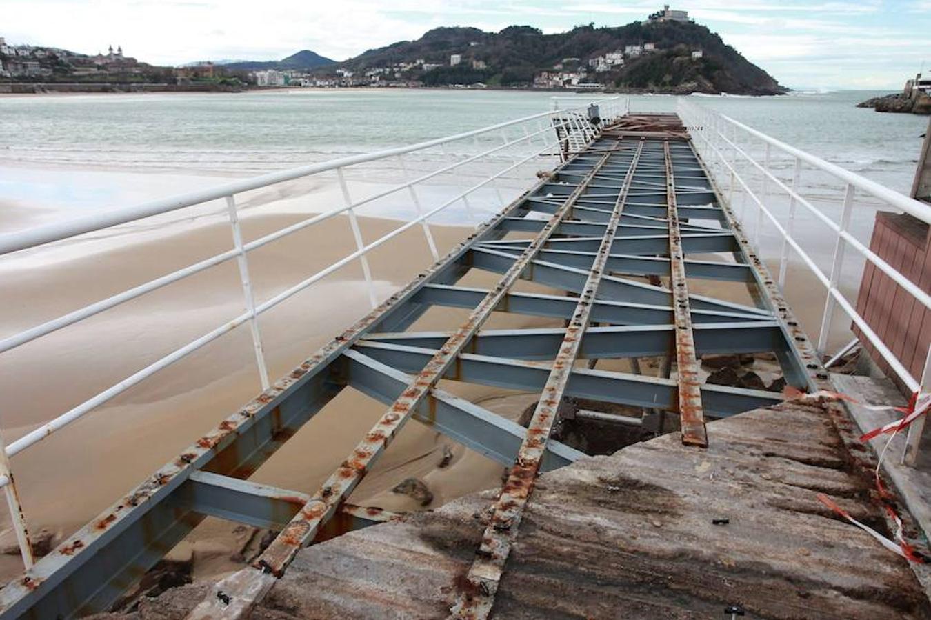 Se cumplen cinco años del 'Tsunami' que arrasó la costa guipuzcoana. Repasa las fotos de aquella jornada.