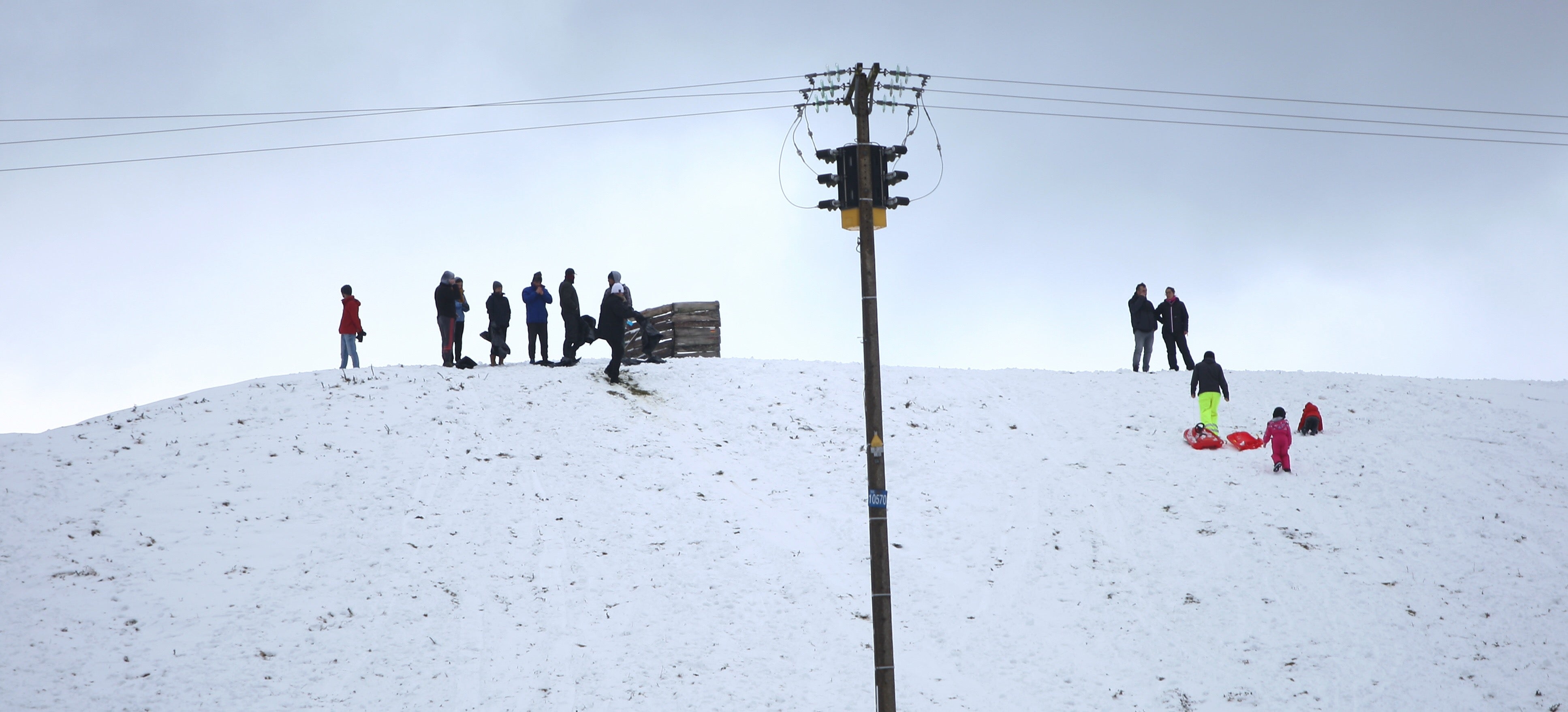 Muchos quisieron aprovechar una agradable jornada de domingo disfrutando de la nieve. En Bianditz, por ejemplo, no faltaron los trineos o los tradicionales muñecos.