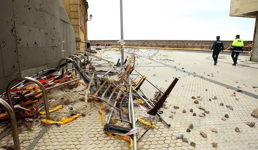 Se cumplen cinco años del 'Tsunami' que arrasó la costa guipuzcoana. Repasa las fotos de aquella jornada.