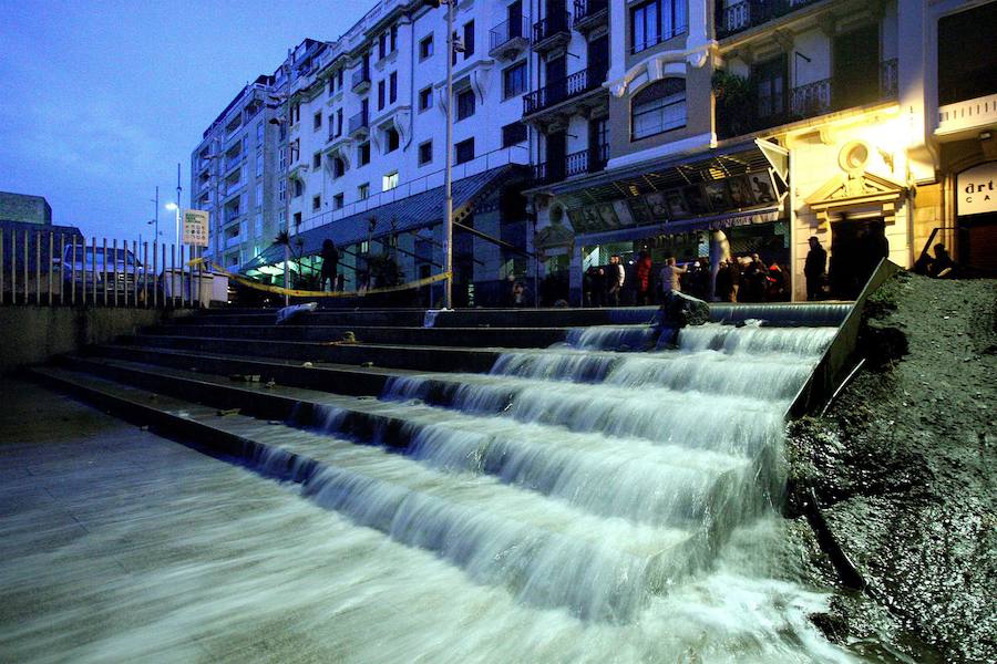 Se cumplen cinco años del 'Tsunami' que arrasó la costa guipuzcoana. Repasa las fotos de aquella jornada.