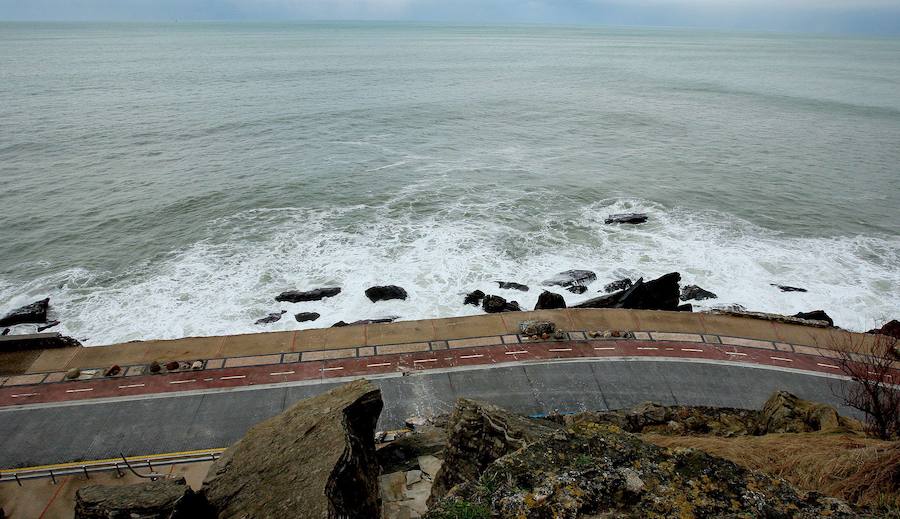 Se cumplen cinco años del 'Tsunami' que arrasó la costa guipuzcoana. Repasa las fotos de aquella jornada.