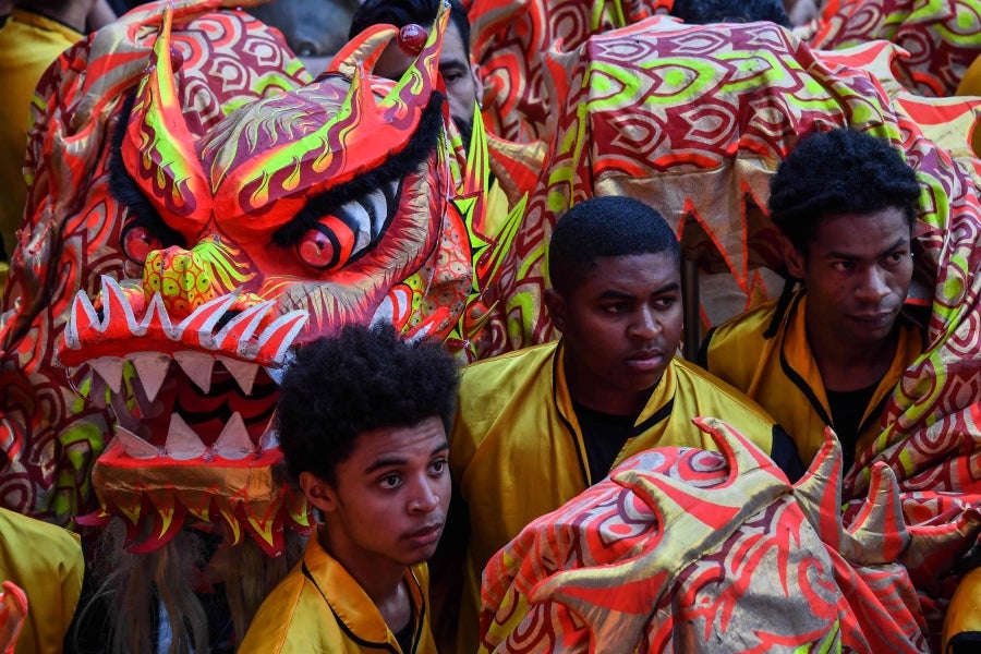 El distrito de Liberdade en Sao Paulo, Brasil, festeja la danza del dragón, a fin de celebrar el Año Nuevo Lunar Chino, el Año del Cerdo.