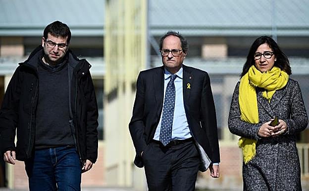 Quim Torra junto a Pere Cardus y Anna Figuera. 