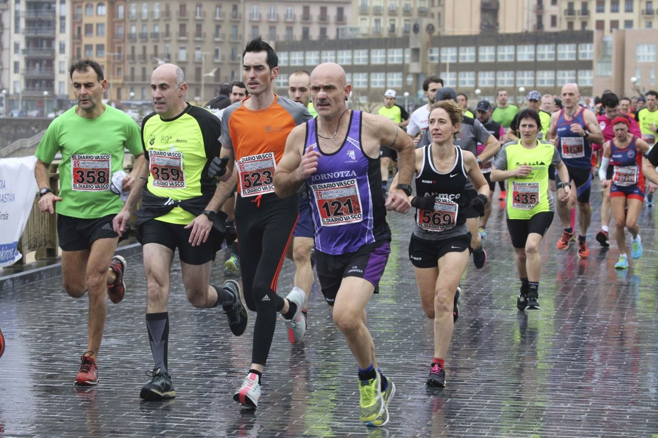 Lluvia, frío y triunfos muy reñidos en los 10 kilómetros de la Gimnástica de Ulía 