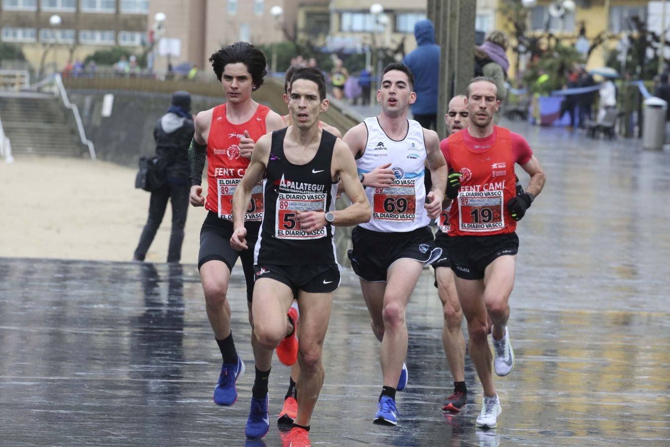 Lluvia, frío y triunfos muy reñidos en los 10 kilómetros de la Gimnástica de Ulía 