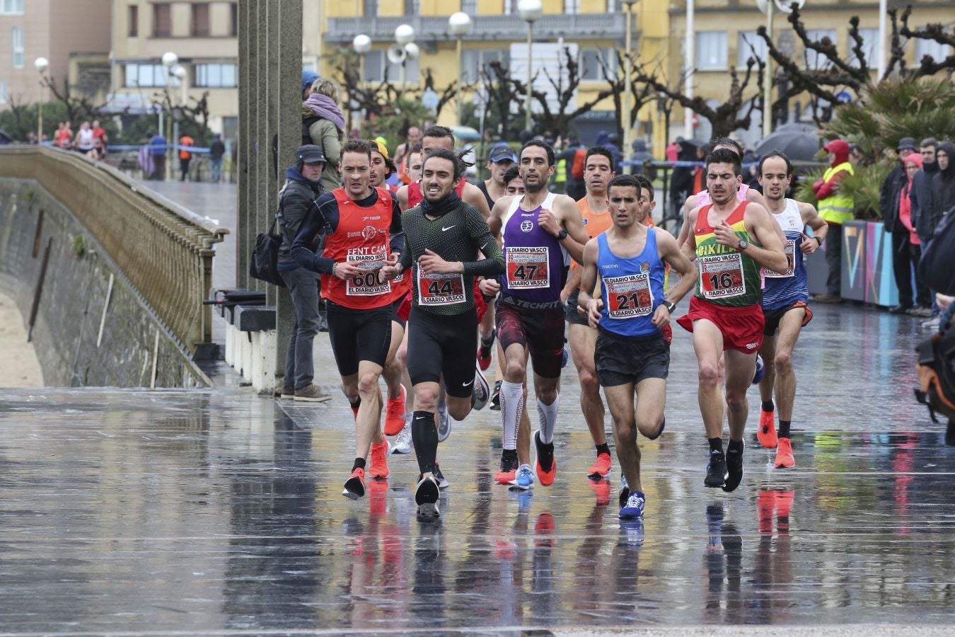 Lluvia, frío y triunfos muy reñidos en los 10 kilómetros de la Gimnástica de Ulía 