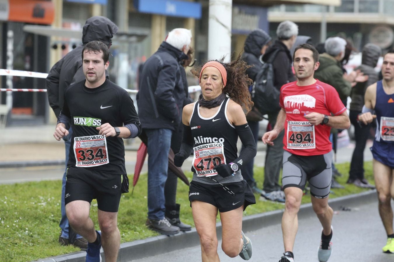 Lluvia, frío y triunfos muy reñidos en los 10 kilómetros de la Gimnástica de Ulía 