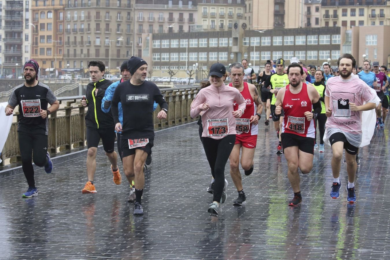 Lluvia, frío y triunfos muy reñidos en los 10 kilómetros de la Gimnástica de Ulía 