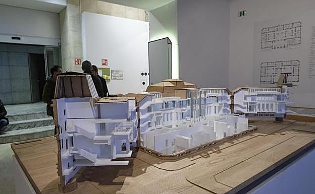 Maqueta del futuro Koldo Mitxelena, eje central de la exposición 'Todas las bibliotecas del mañana'. 