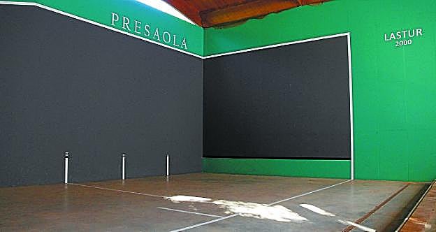 Lasturko frontoiaren hormak baliatuko dira proiekturako. 