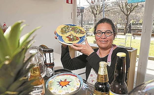 Santo, santo, santísimo Remedio. Manuela, en su taquería.