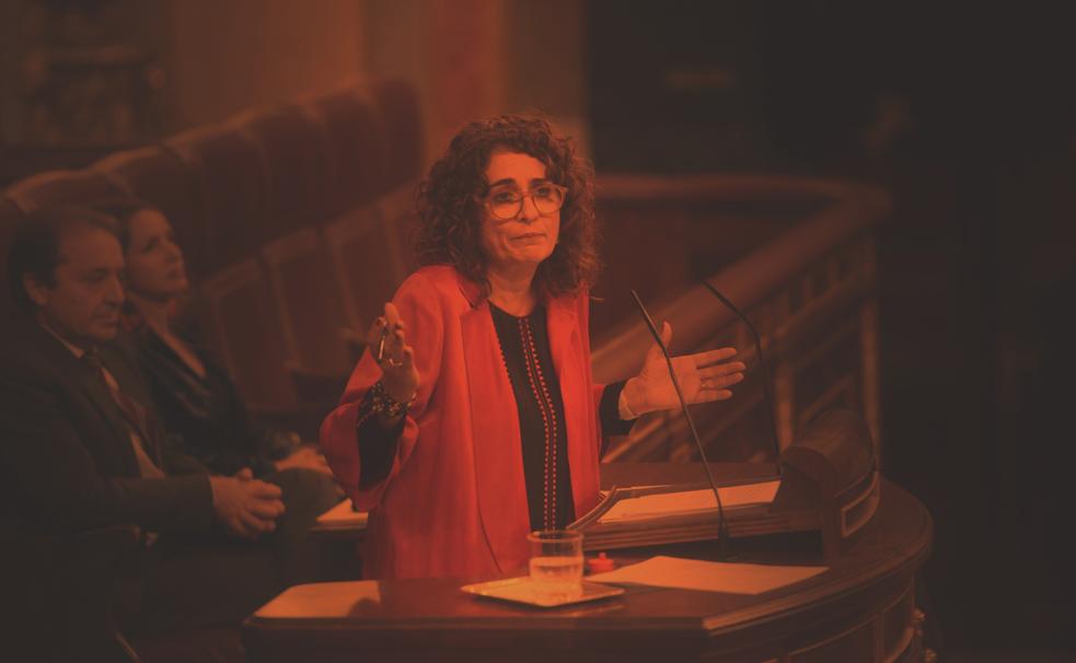 La ministra de Hacienda, María Jesús Montero, defiende el proyecto económico en el Congreso de los Diputados.