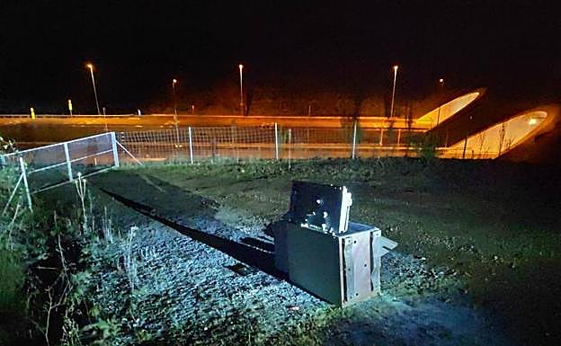 Cajero automático Zumarraga: Encuentran un cajero del hospital de Zumarraga en una pista forestal