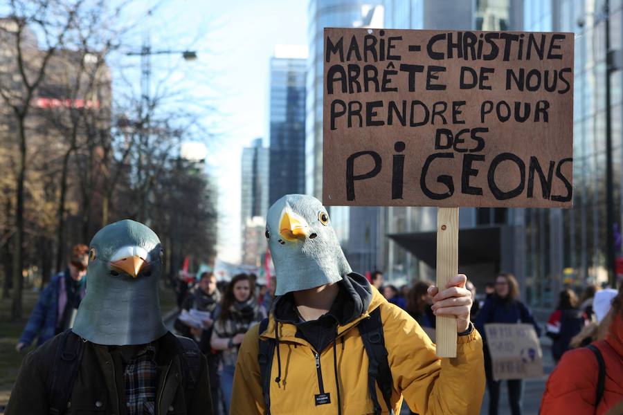 Estudiantes participan en manifestaciónes organizadas en Londres, Berlin, Bruselas... Miles de escolares en varias ciudades europeas no acudieron hoy a clase para sumarse a una campaña que pide medidas para frenar el cambio climático. 