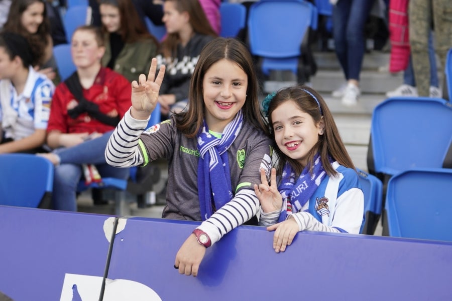 Los aficionados de la Real Sociedad se vuelcan con los jugadores, tal y como demostraron los más de 21.000 espectadores que acudieron a Anoeta para ver jugar a las de Arconada. 
